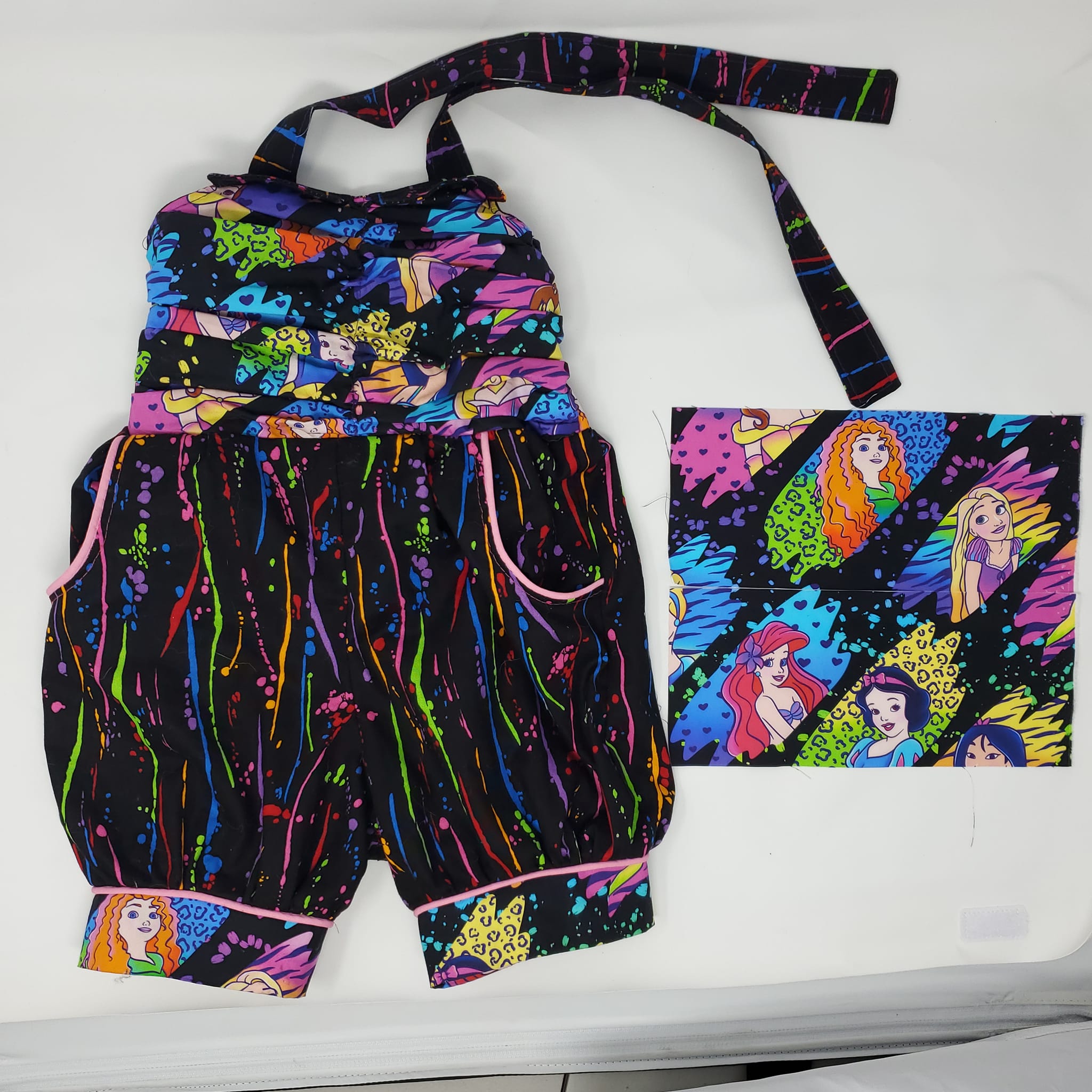 RETAIL Neon Princesses