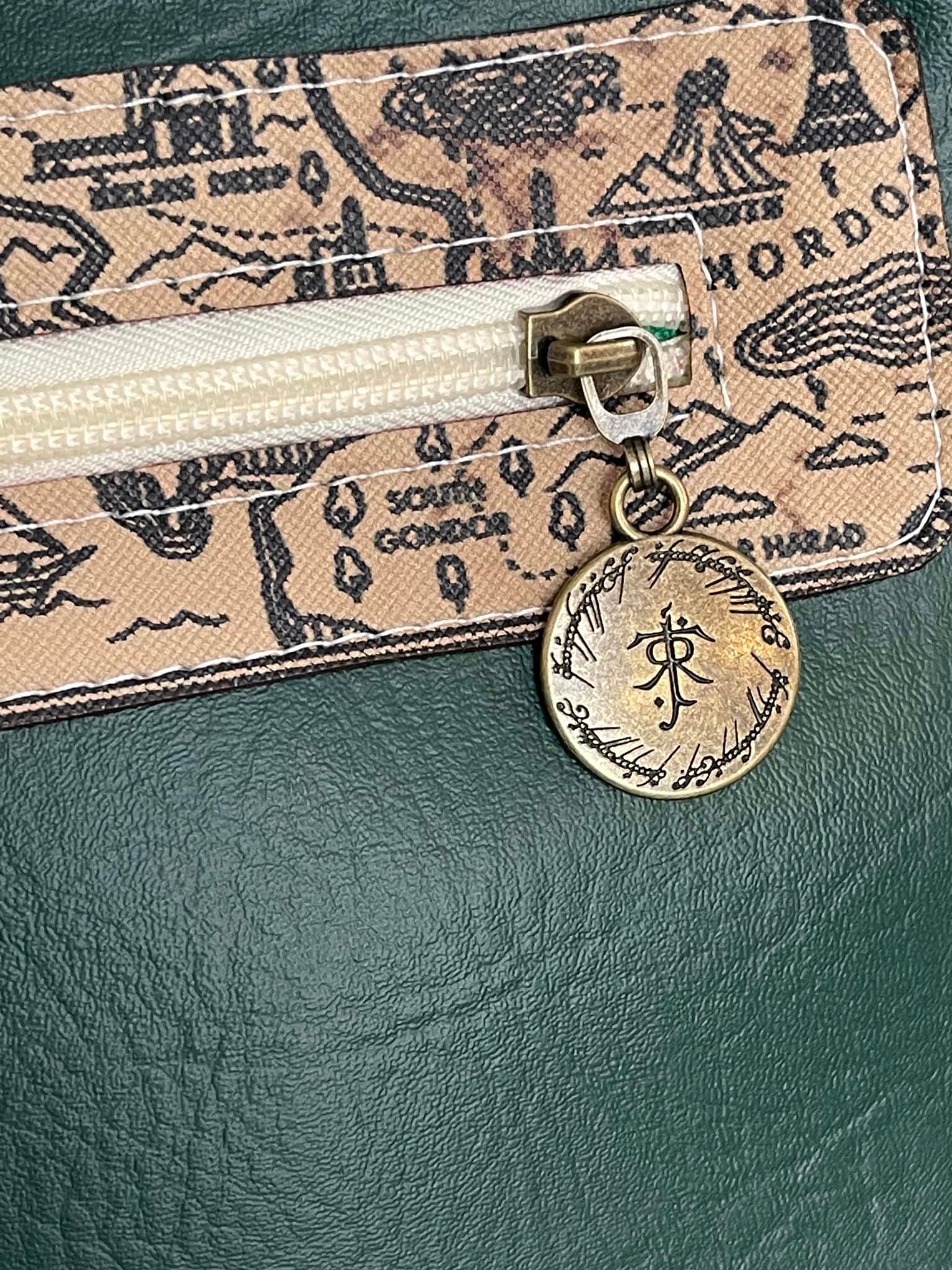 RETAIL ZIPPER PULL LotR