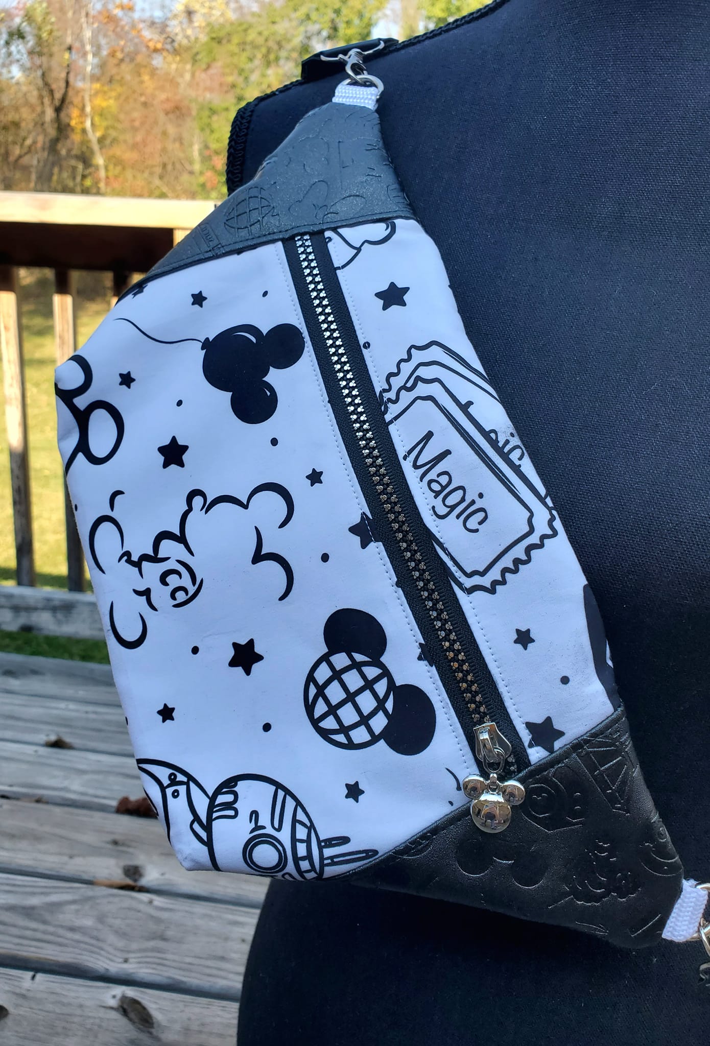 RETAIL Worlds Line (White)