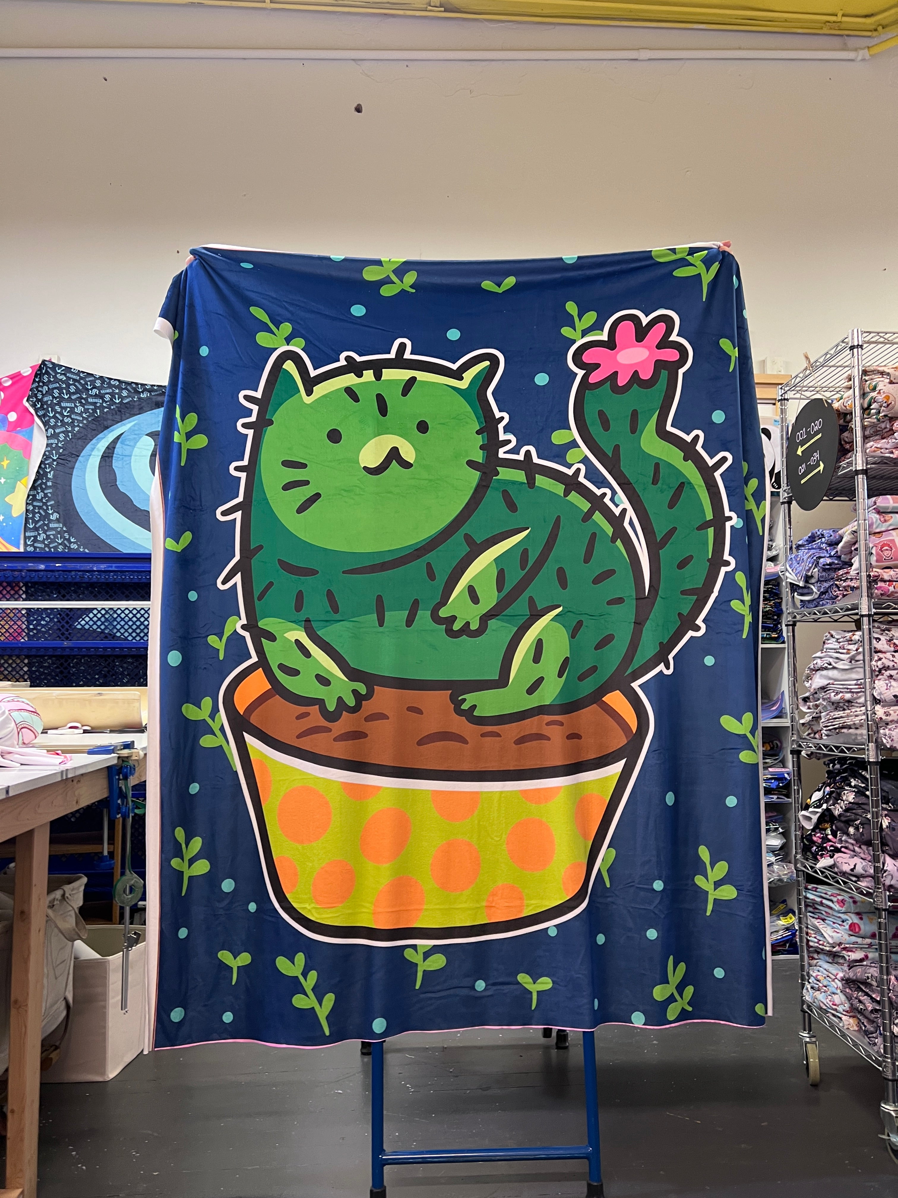 RETAIL BLANKET TOPPER Catcus Flower