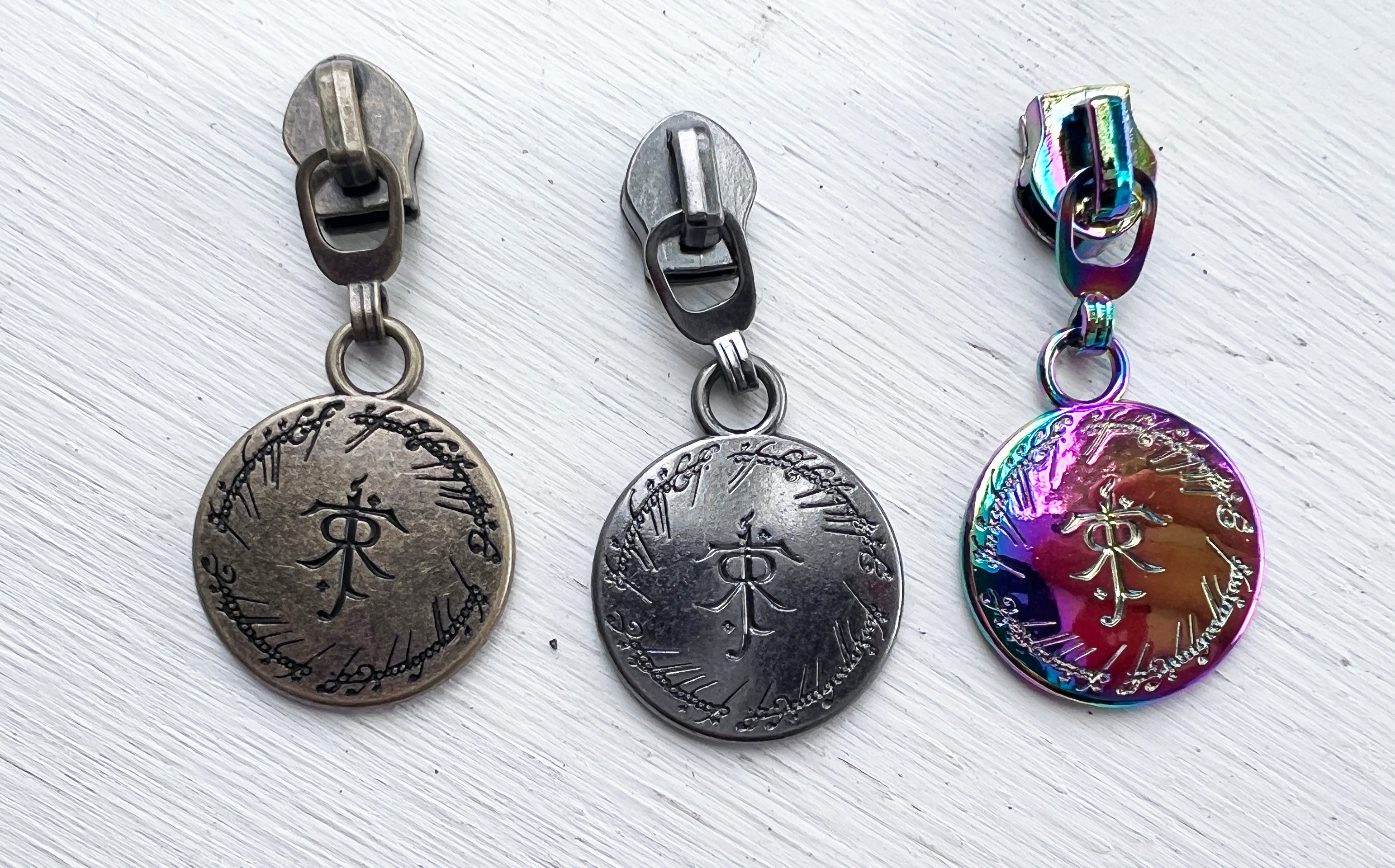 RETAIL ZIPPER PULL LotR