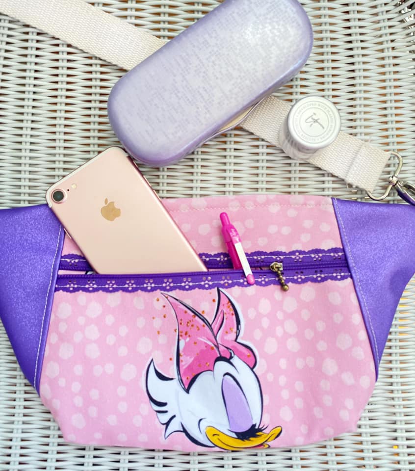 RETAIL PANEL Miss Duck Face