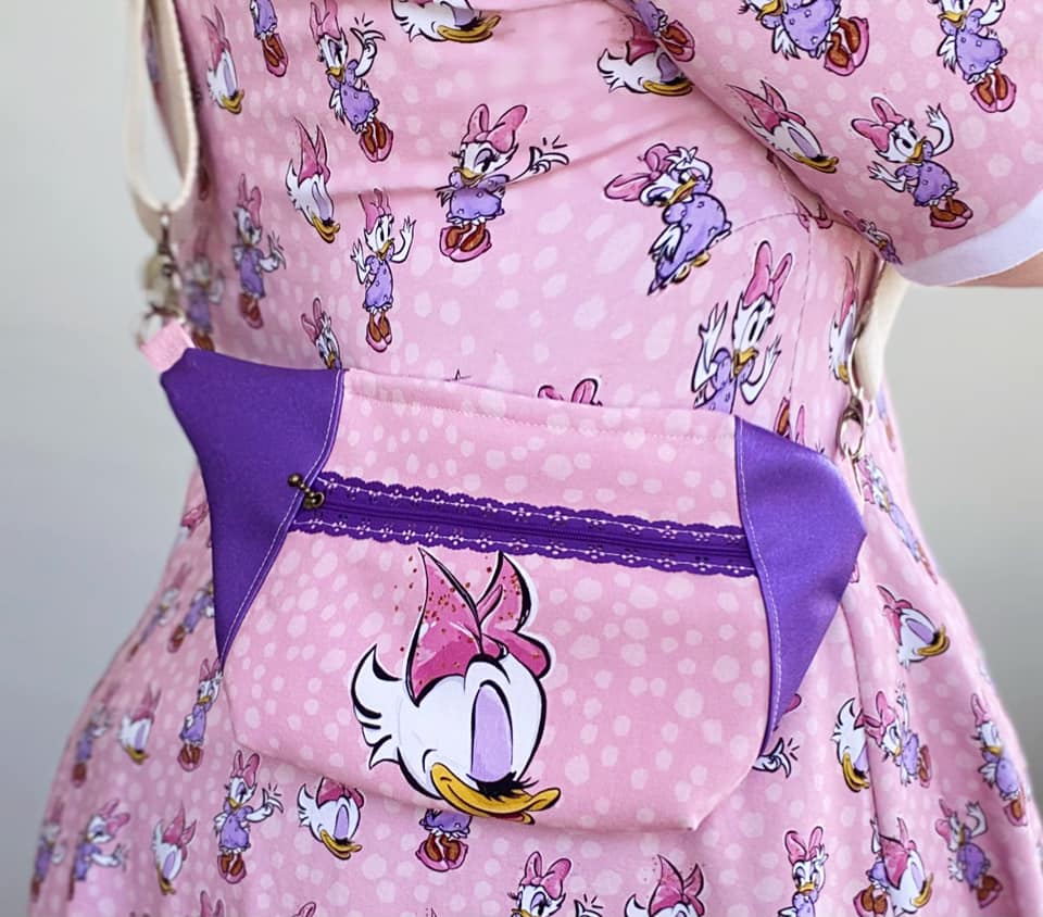 RETAIL PANEL Miss Duck Face