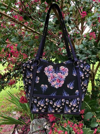 RETAIL Gothic Castle (Black)