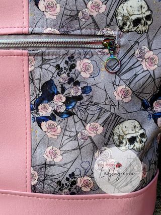 RETAIL Skulls & Flowers